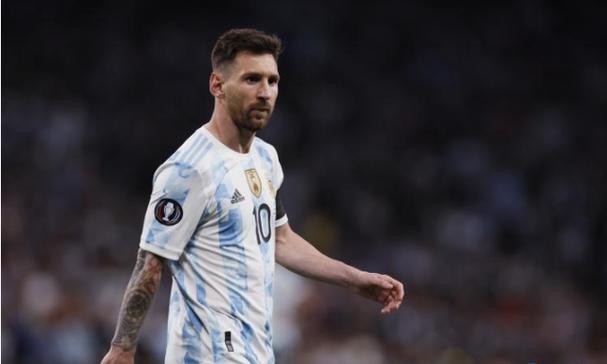 黑金碰撞，演绎街头精致时尚